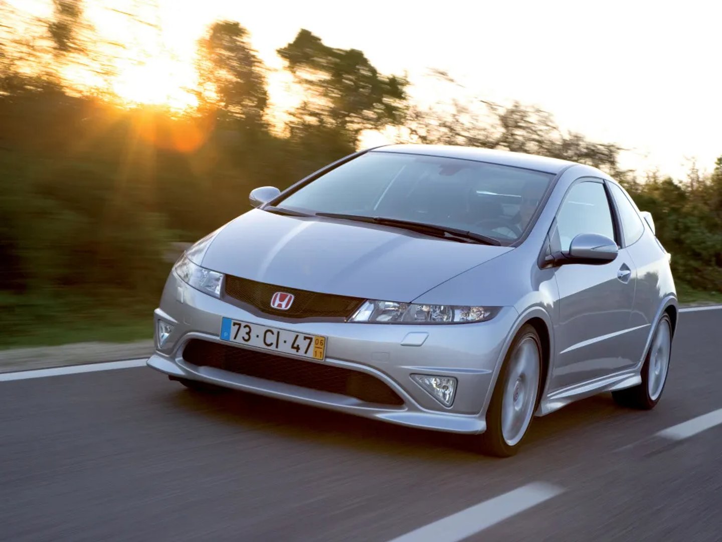 Honda_Civic_Type_R_8_generation__Hatchback_3-door__2.jpg