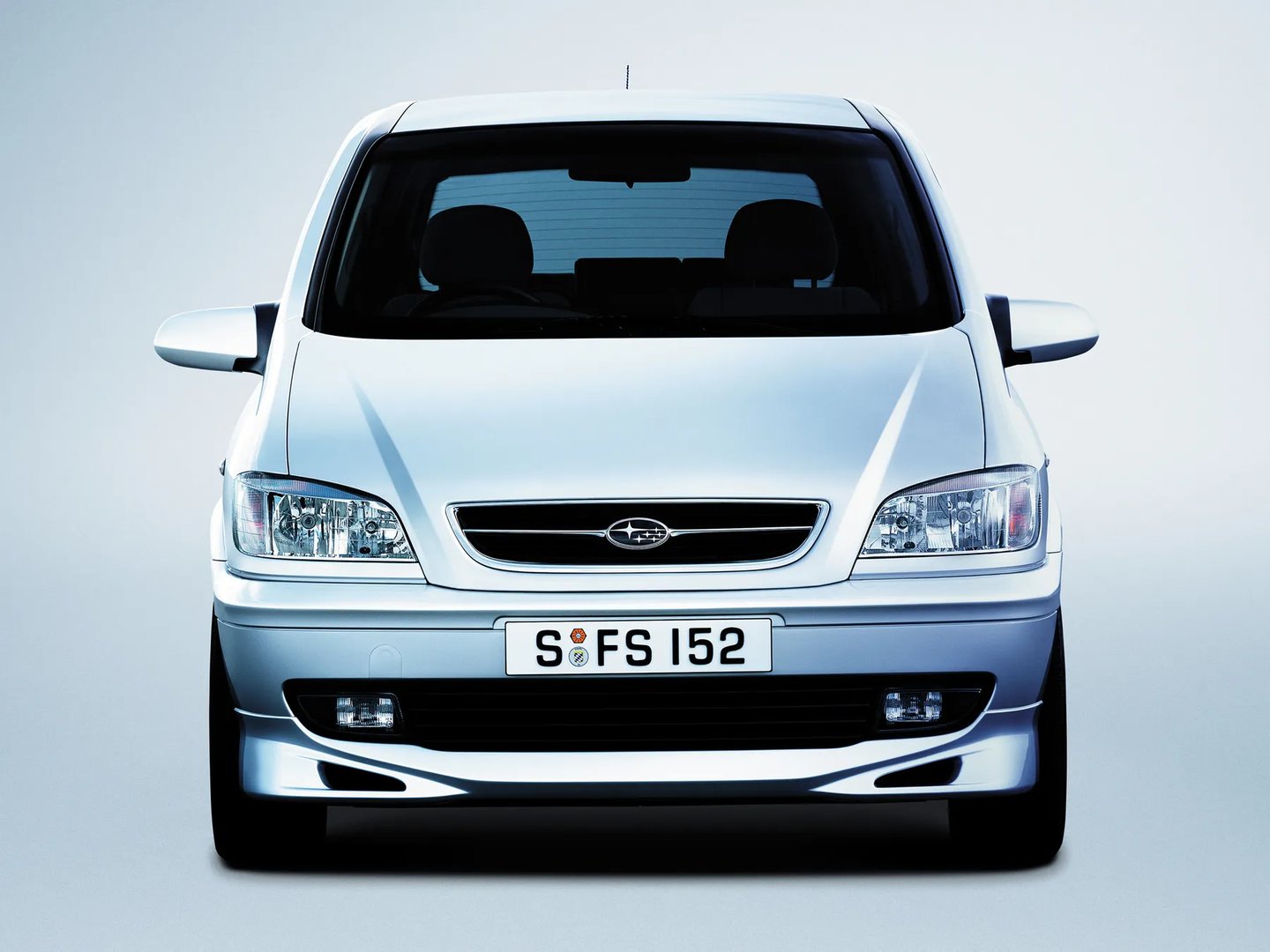 Subaru_Traviq_1_generation__Compact_Van__6.jpg