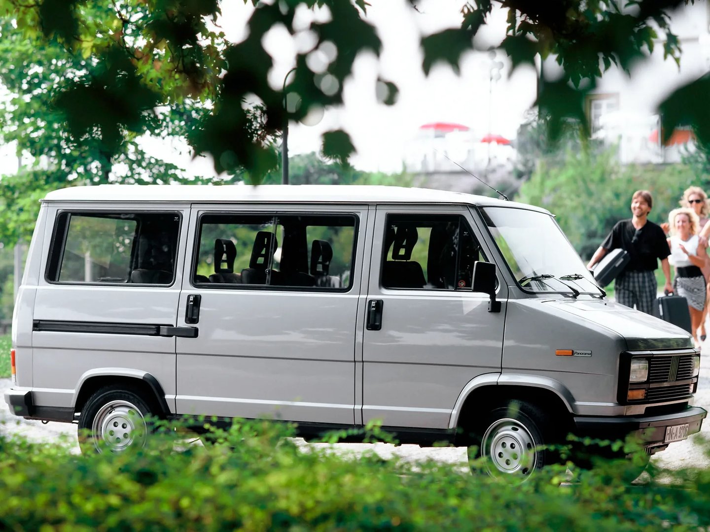 Fiat_Ducato_1_generation__Minibus__1.jpg