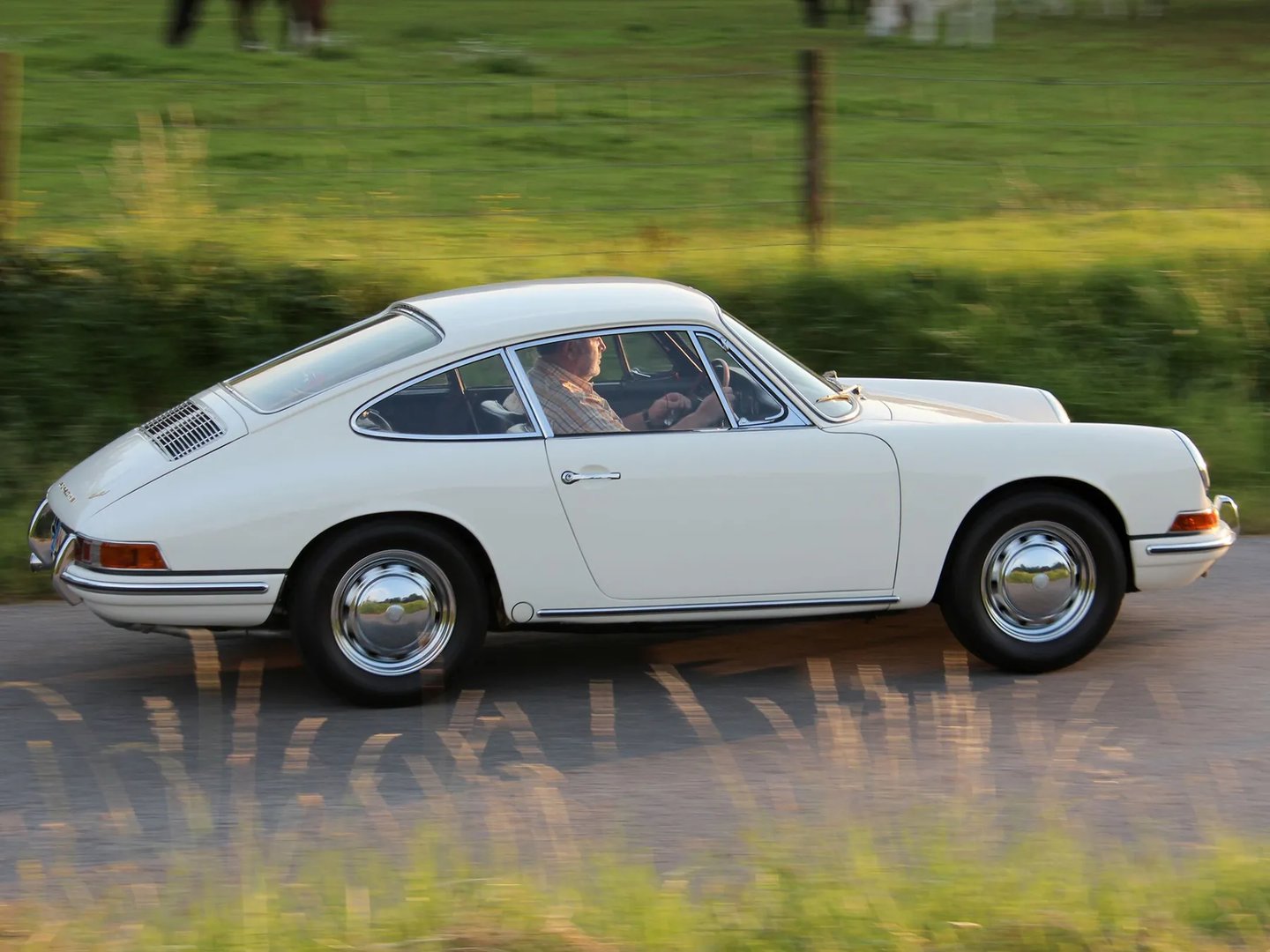 Porsche_911_1_generation__Coupe__4.jpg