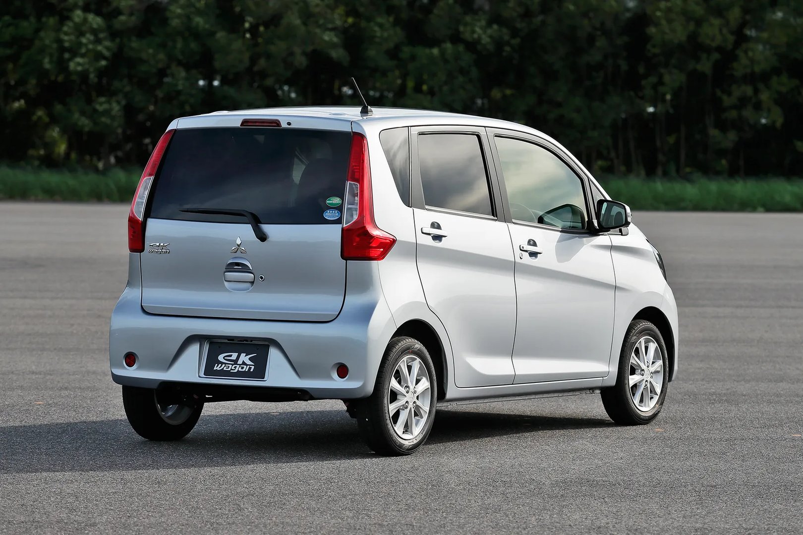 Mitsubishi_eK_Wagon_3_generation_restyling__Microvan__7.jpg