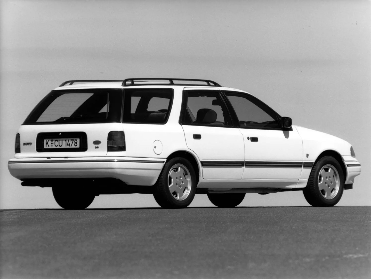 Ford_Scorpio_1_generation__Estate_5-door__2.jpg