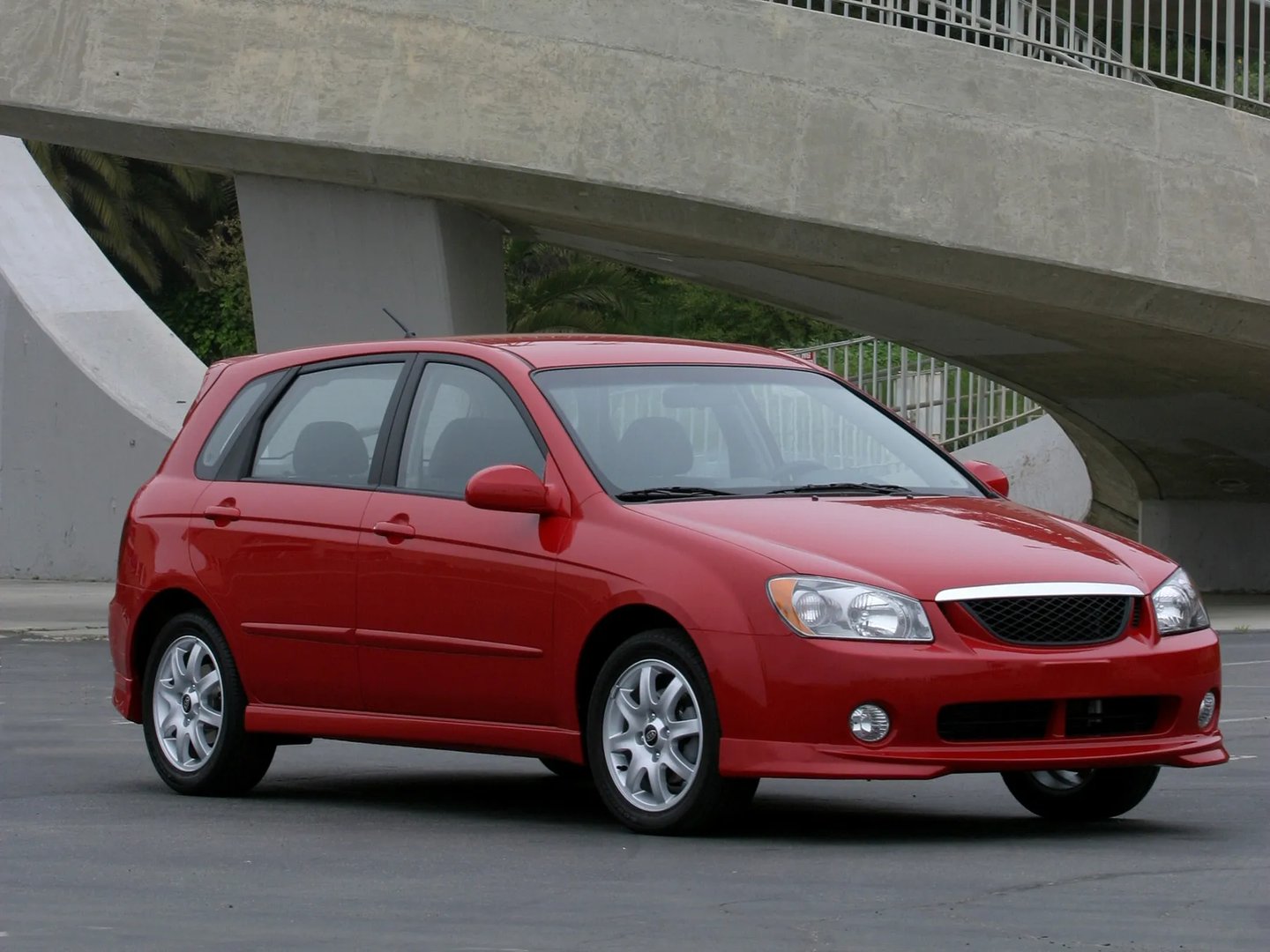 Kia_Spectra_2_generation__Hatchback_5-door__2.jpg