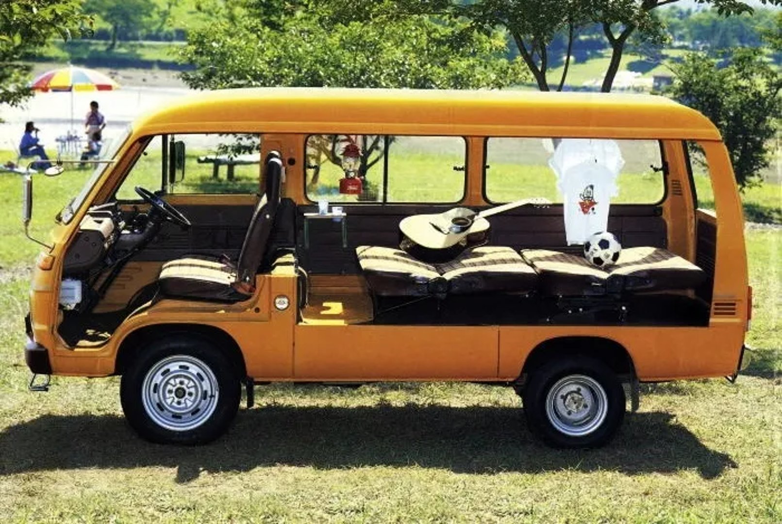 Mazda_Bongo_2_generation__Minivan__3.jpg