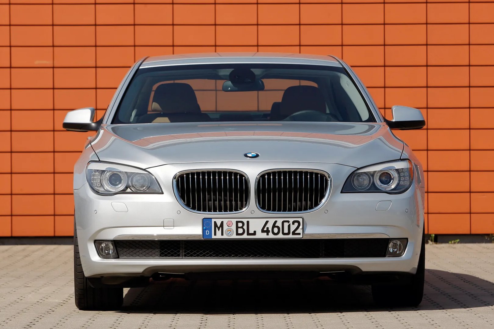 BMW_7_series_5_generation__Sedan__10.jpg