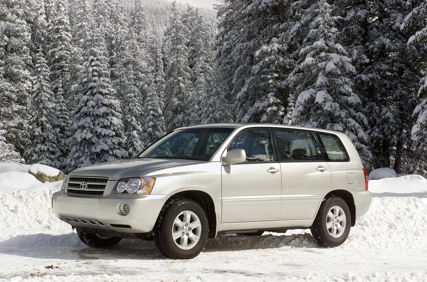 Toyota_Highlander_1_generation__SUV_5-doors__5.jpg