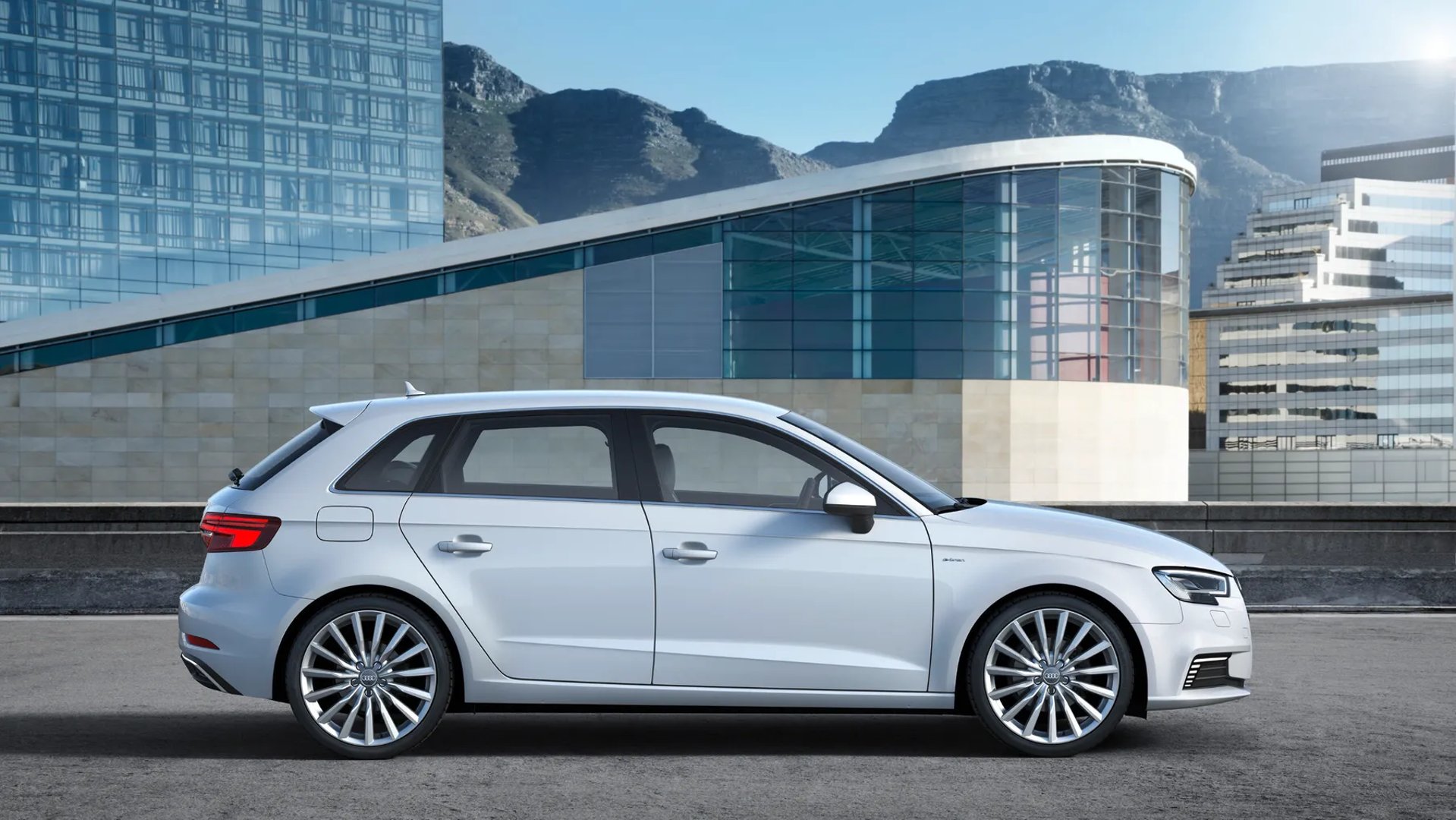 Audi_A3_3_generation_restyling__Hatchback_5-door__3.jpg