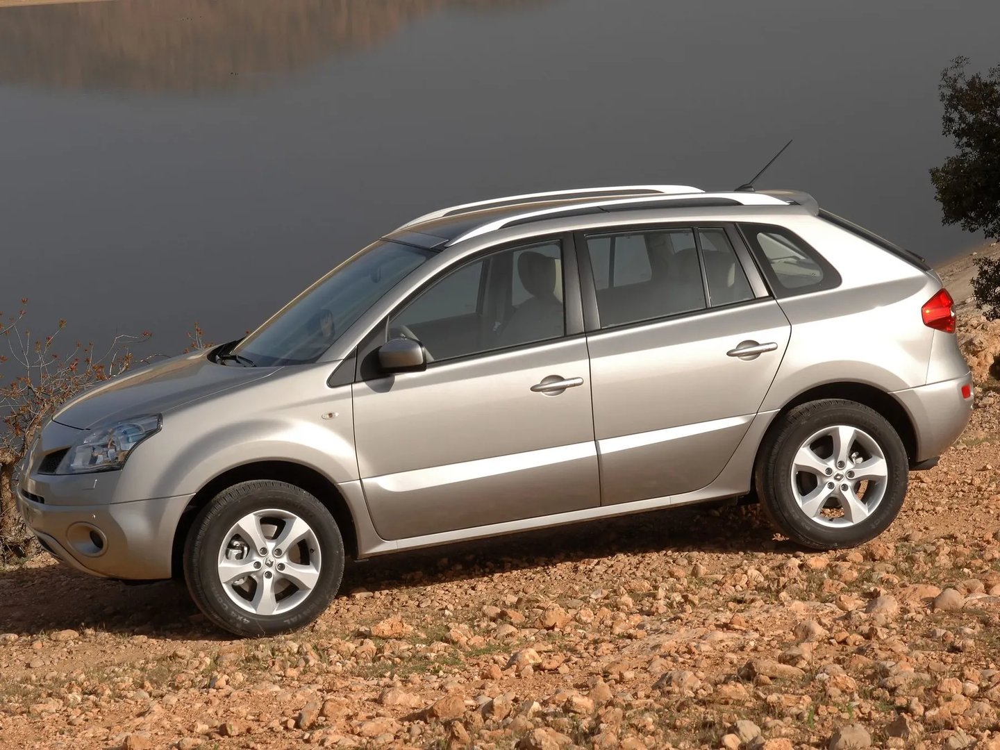 Renault_Koleos_1_generation__SUV_5-doors__6.jpg