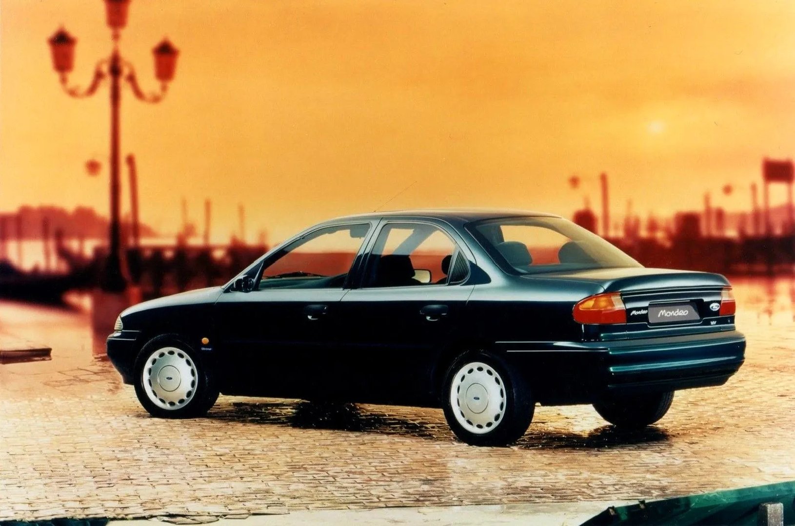 Ford_Mondeo_1_generation__Sedan__4.jpg