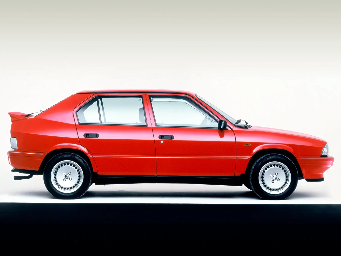 Alfa Romeo_33_1_generation_restyling__Sedan__11.jpg