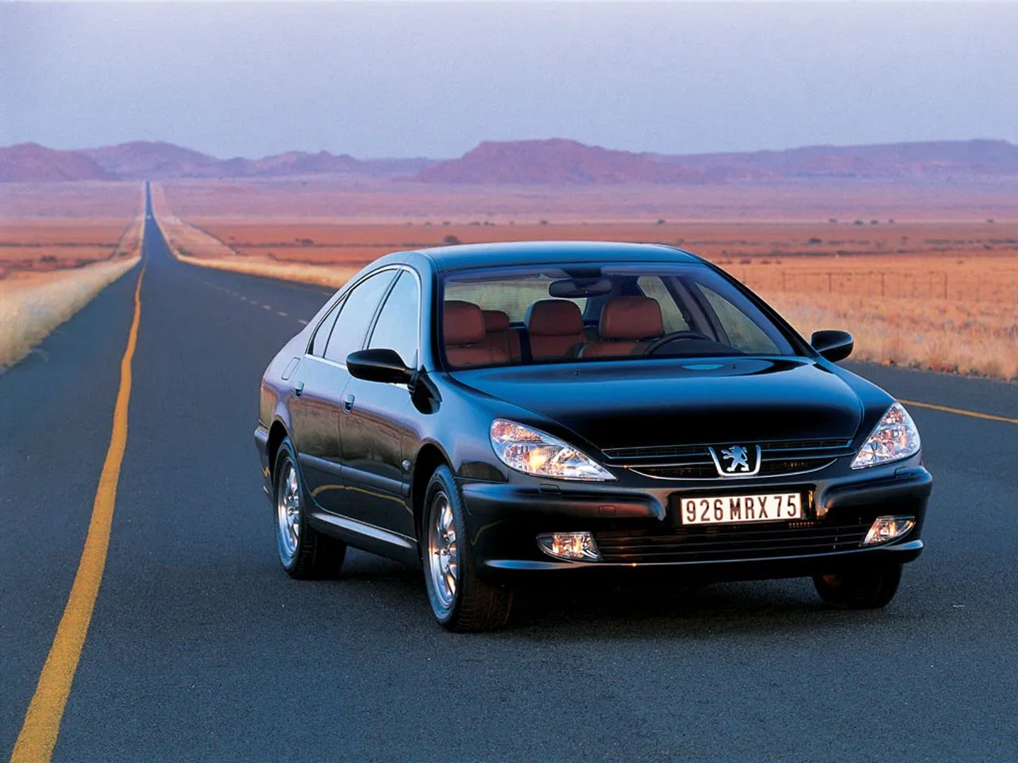 Peugeot_607_1_generation__Sedan__2.jpg