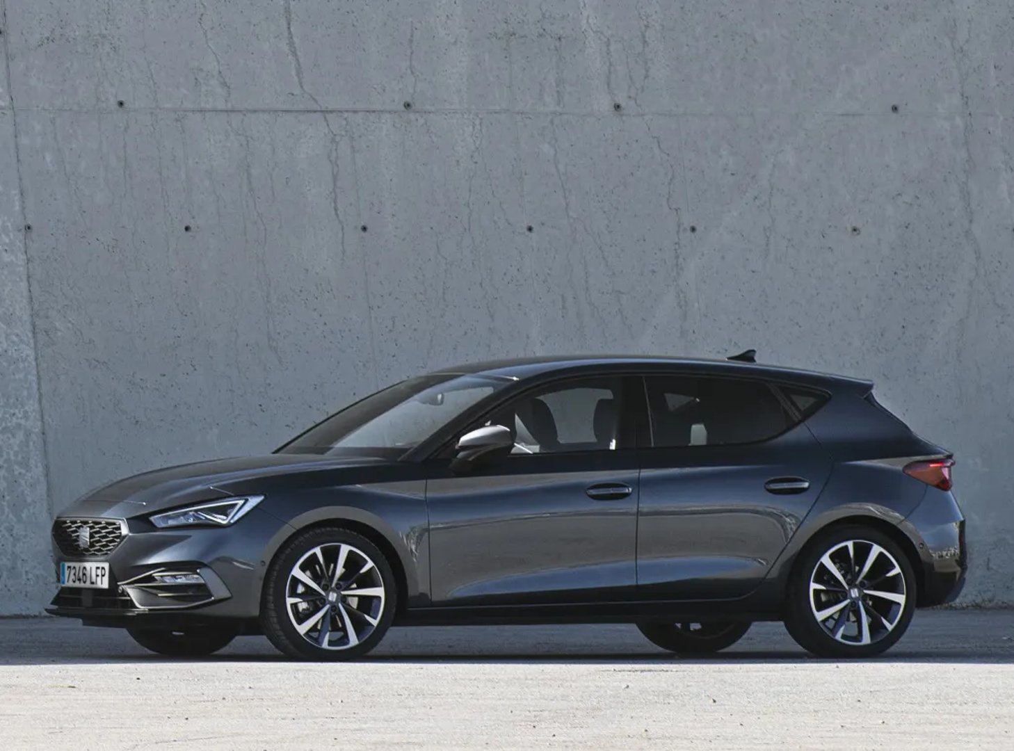 SEAT_Leon_4_generation__Hatchback_5-door__2.jpg