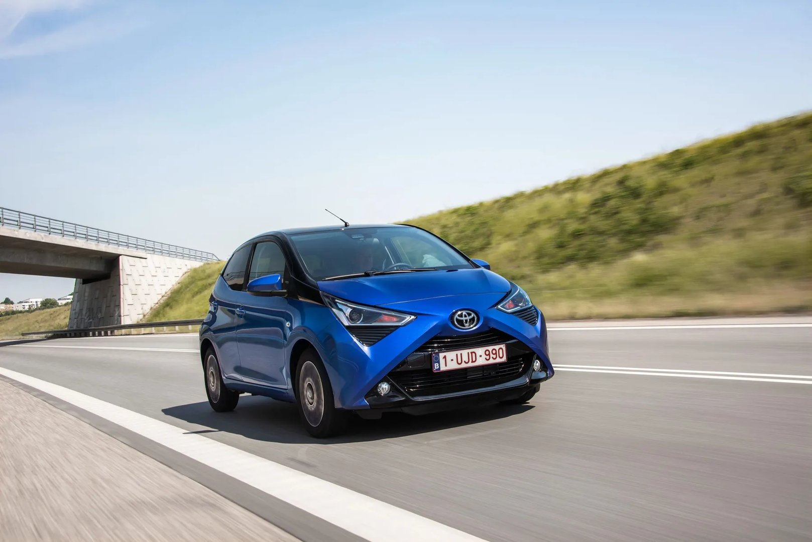 Toyota_Aygo_2_generation_restyling__Mini_5-doors__10.jpg