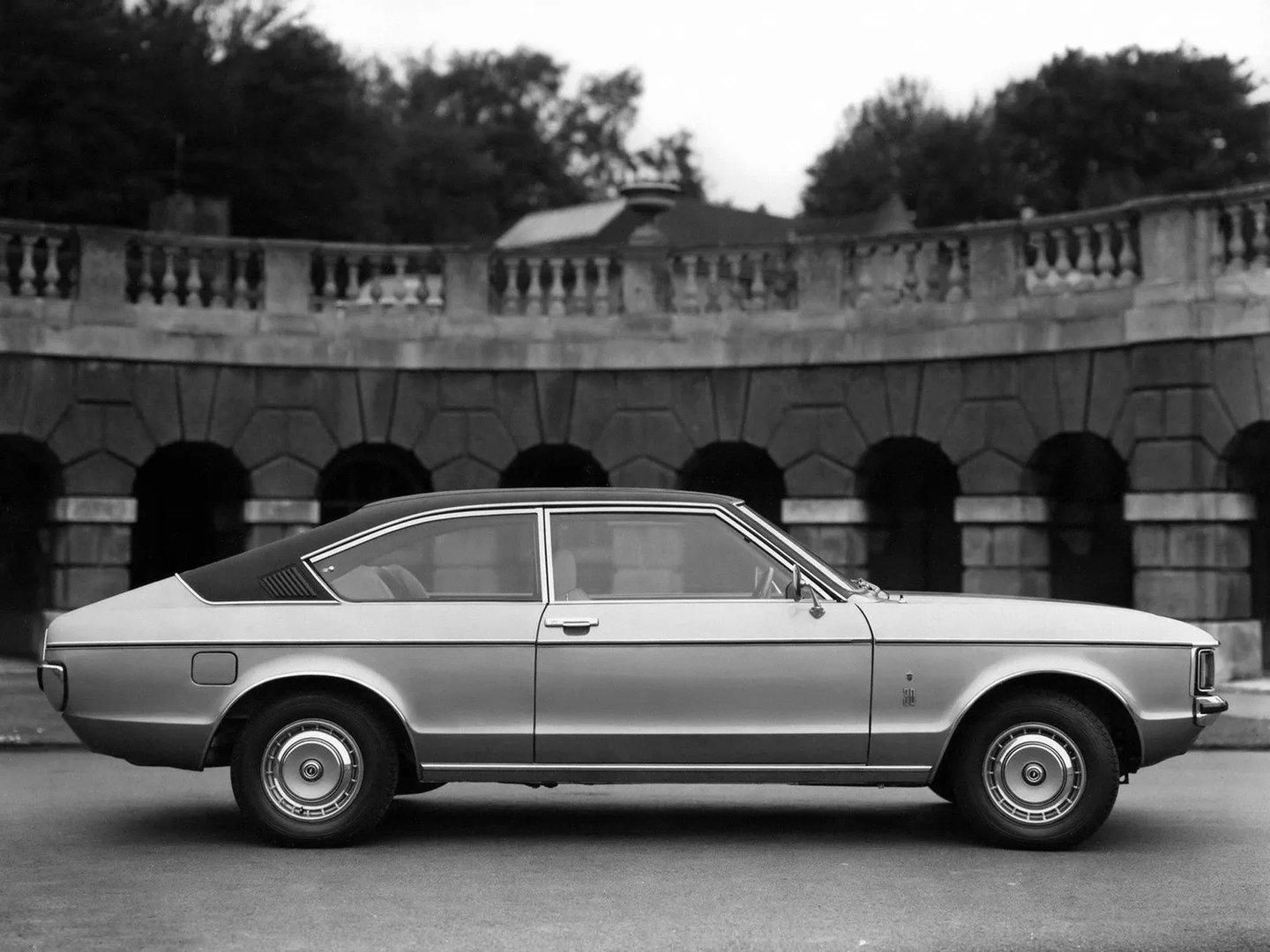 Ford_Granada_1_generation__Coupe__3.jpg
