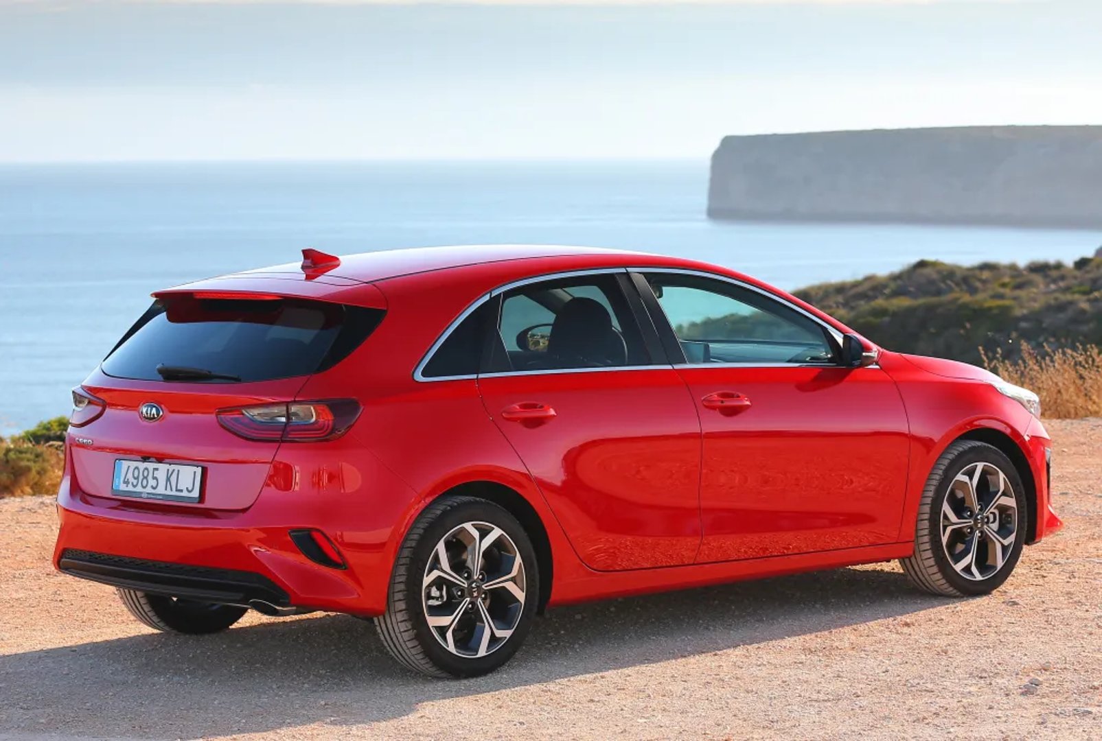 Kia_Ceed_3_generation__Hatchback_5-door__6.jpg