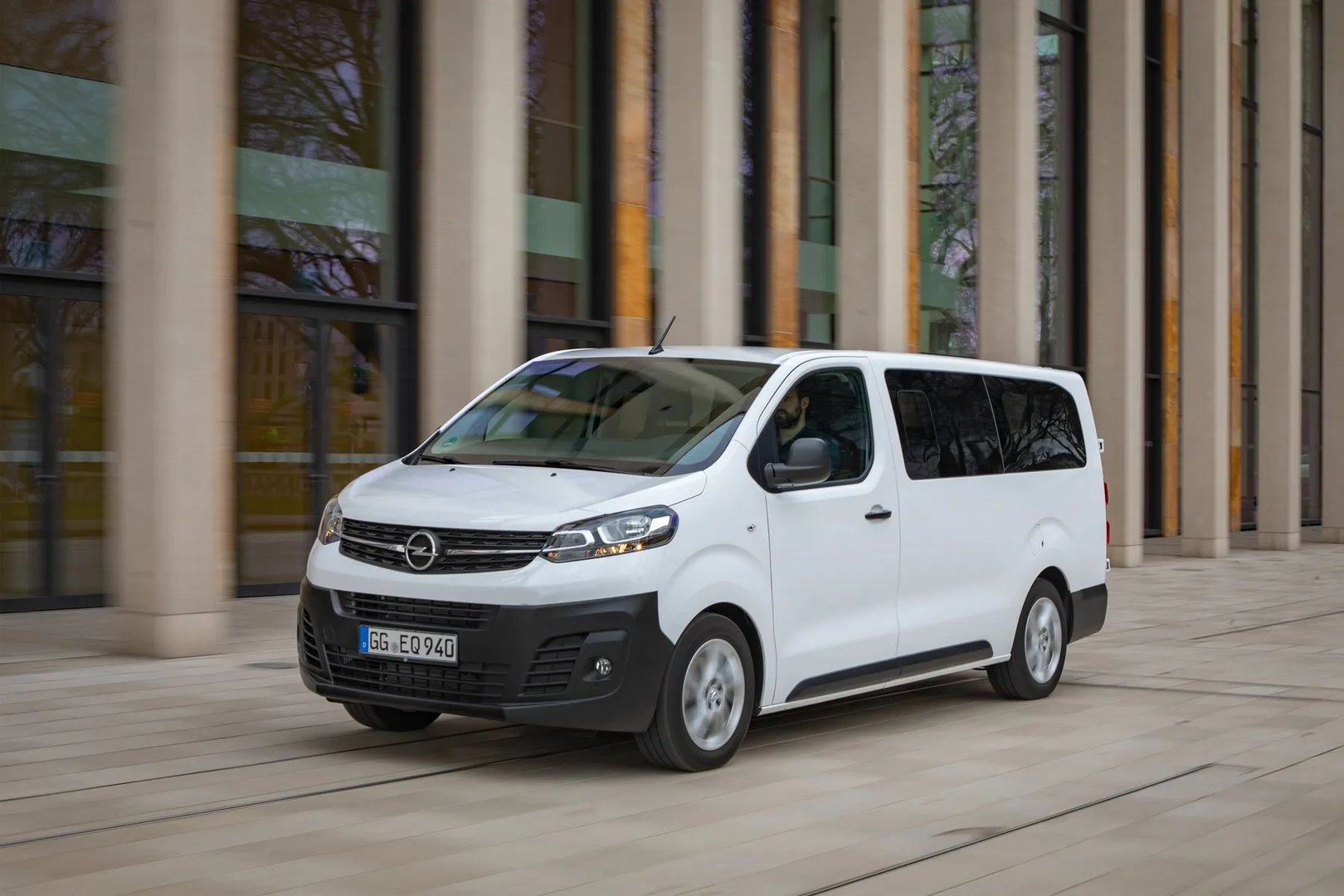 Opel_Vivaro_3_generation__Minivan_Long__3.jpg