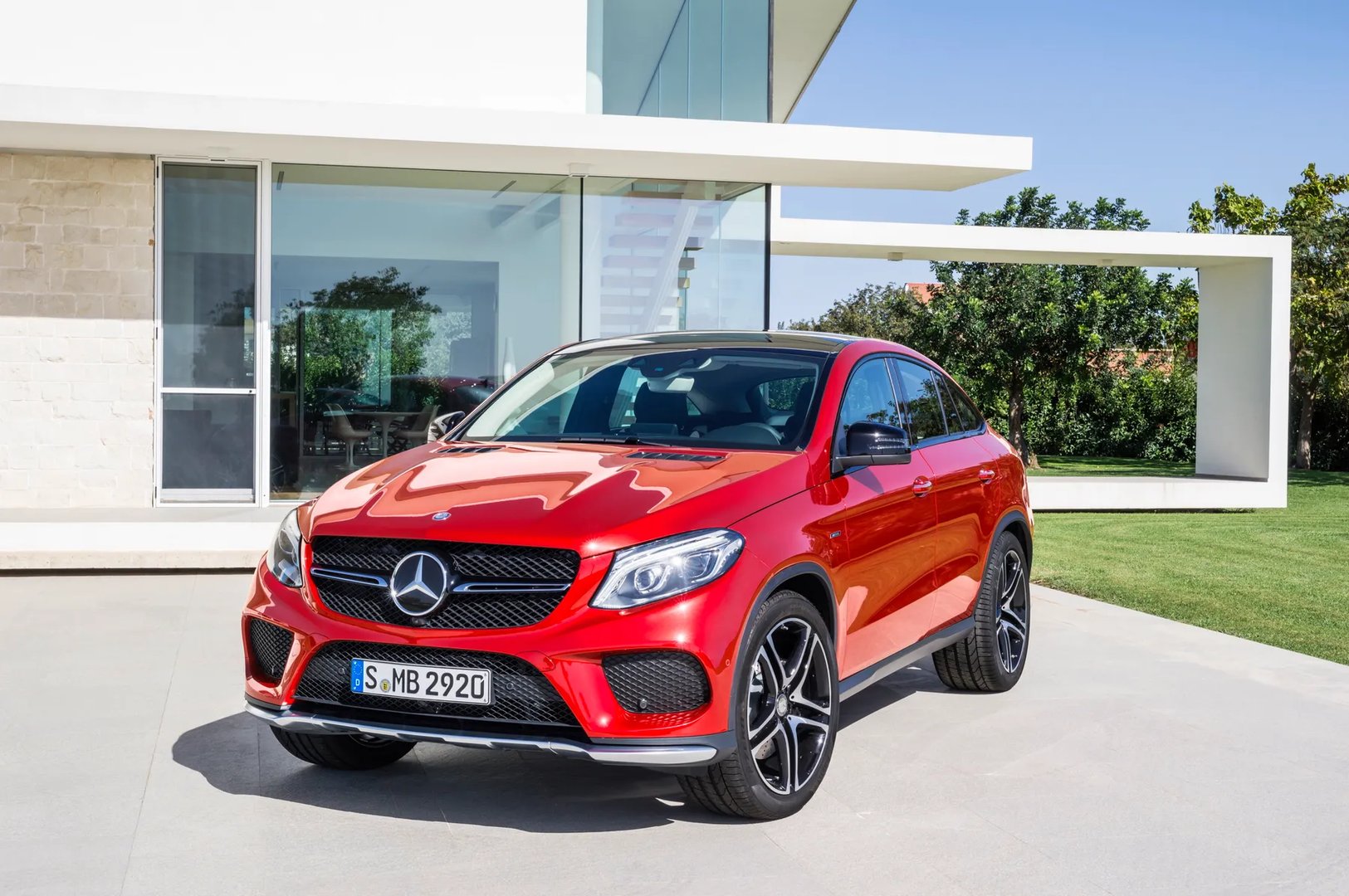 Mercedes_GLE_Coupe_1_generation__SUV_Coupe__1.jpg