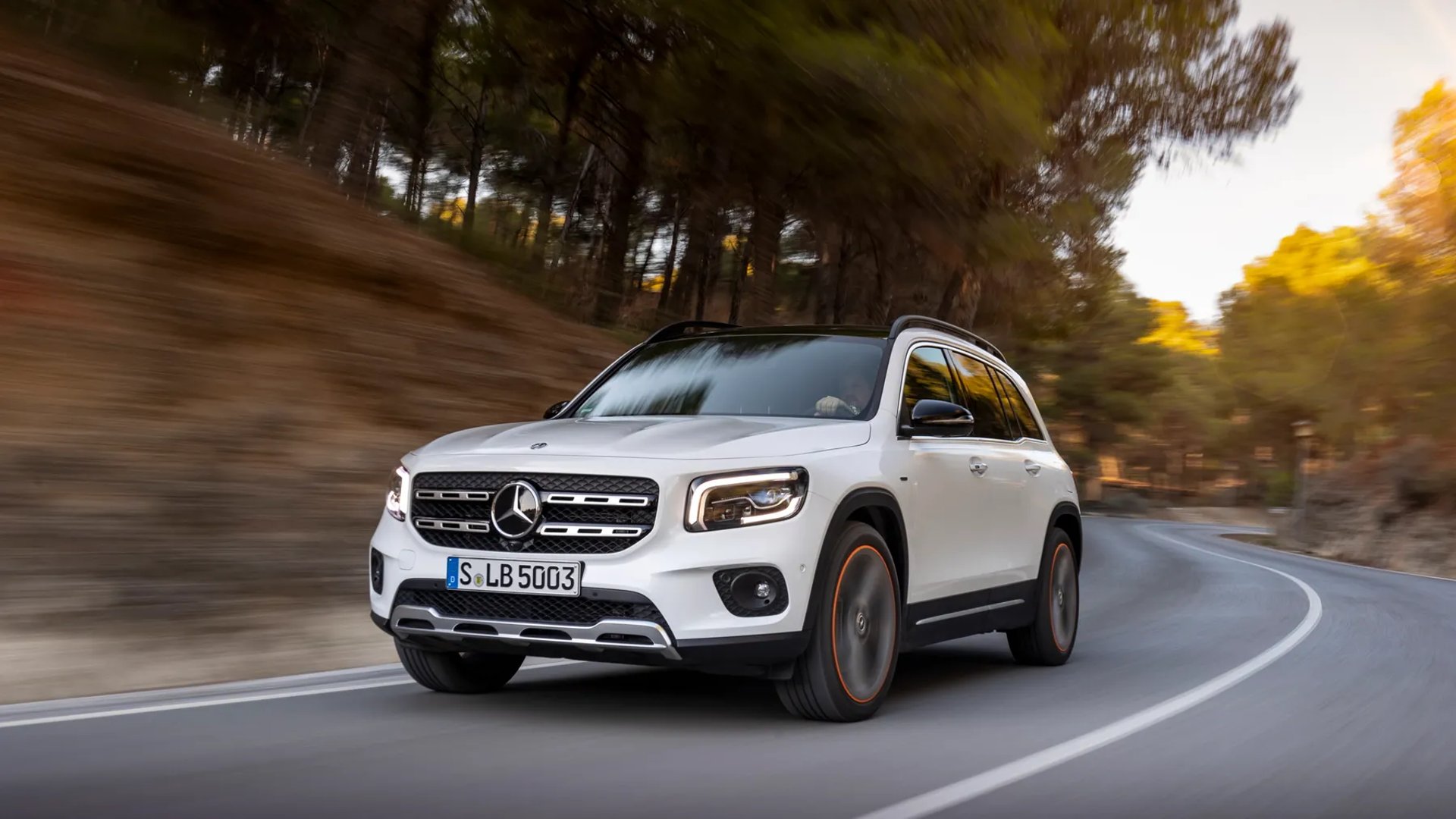 Mercedes_GLB_1_generation__SUV_5-doors__5.jpg