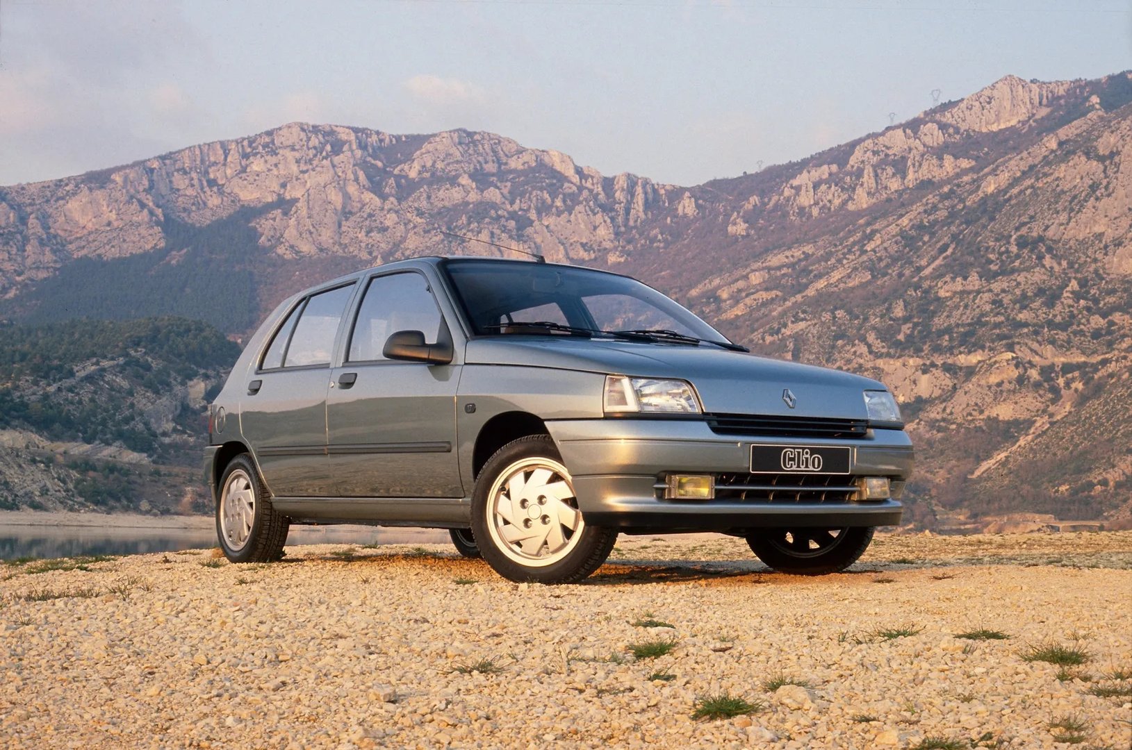 Renault_Clio_1_generation__Mini_5-doors__2.jpg
