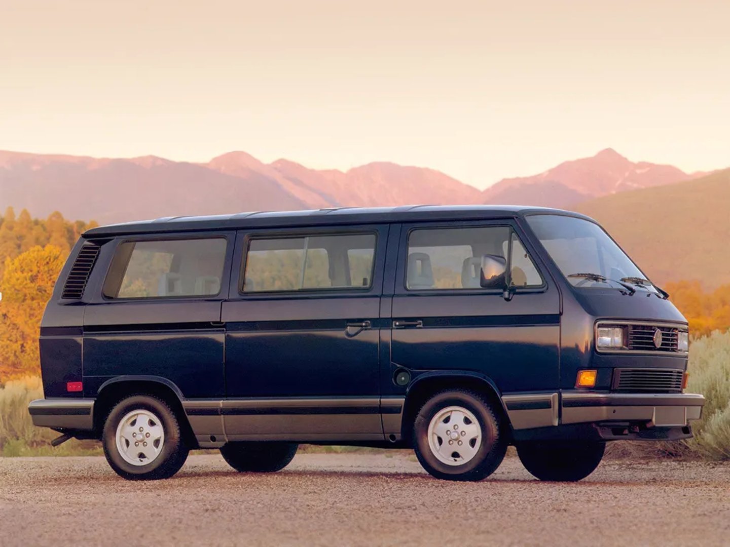 Volkswagen_Transporter_3_generation__Van__6.jpg