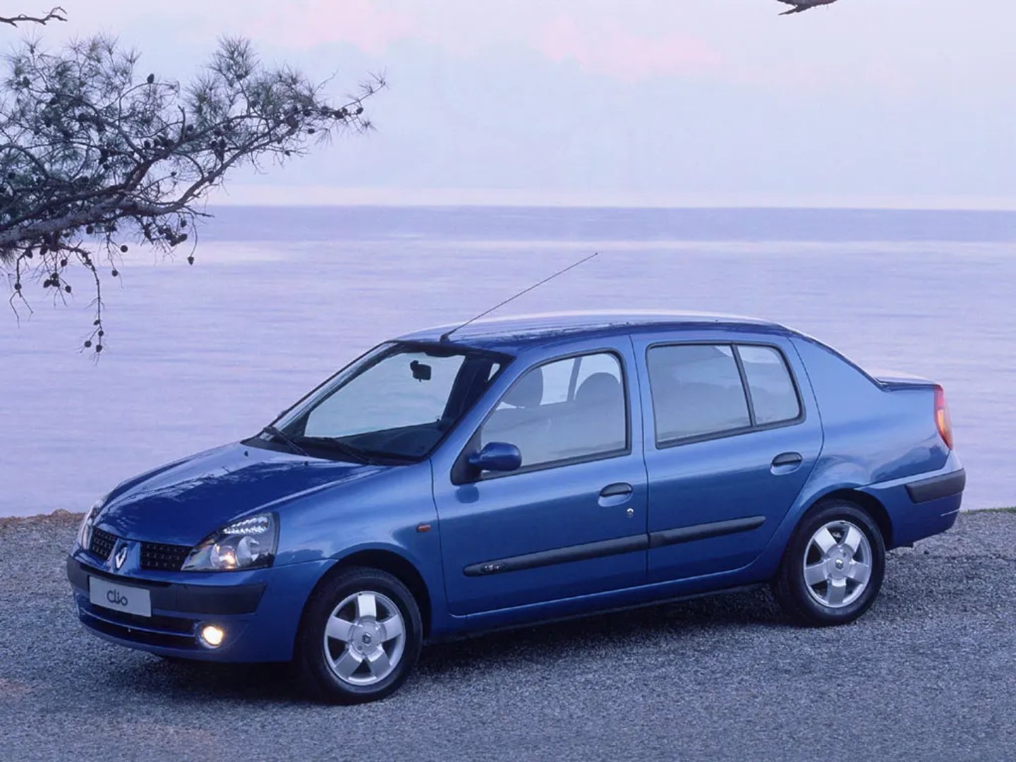 Renault_Thalia_1_generation_restyling__Sedan__2.jpg