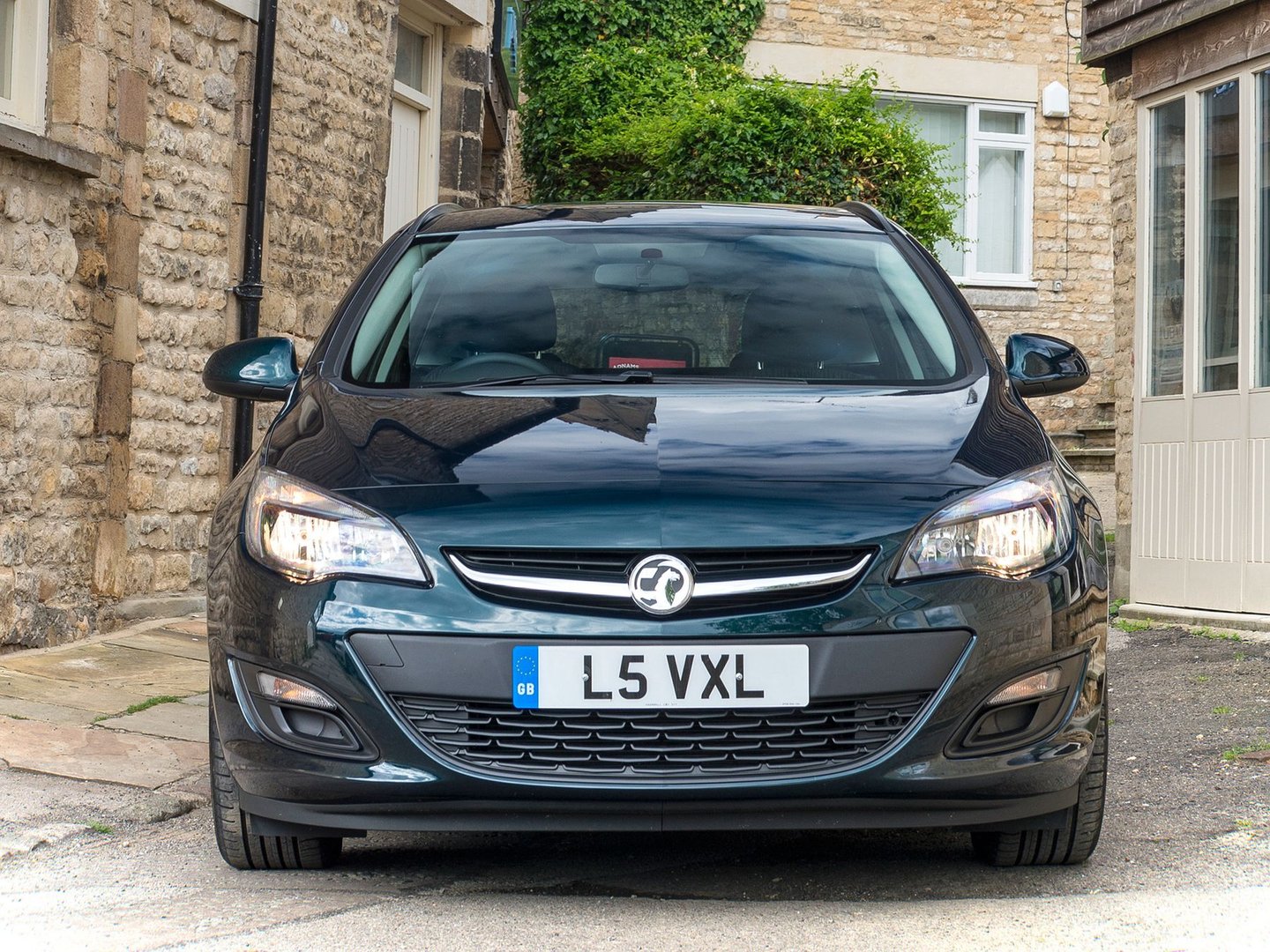 vauxhall_Astra_6_generation__Estate_5-door__3.jpg