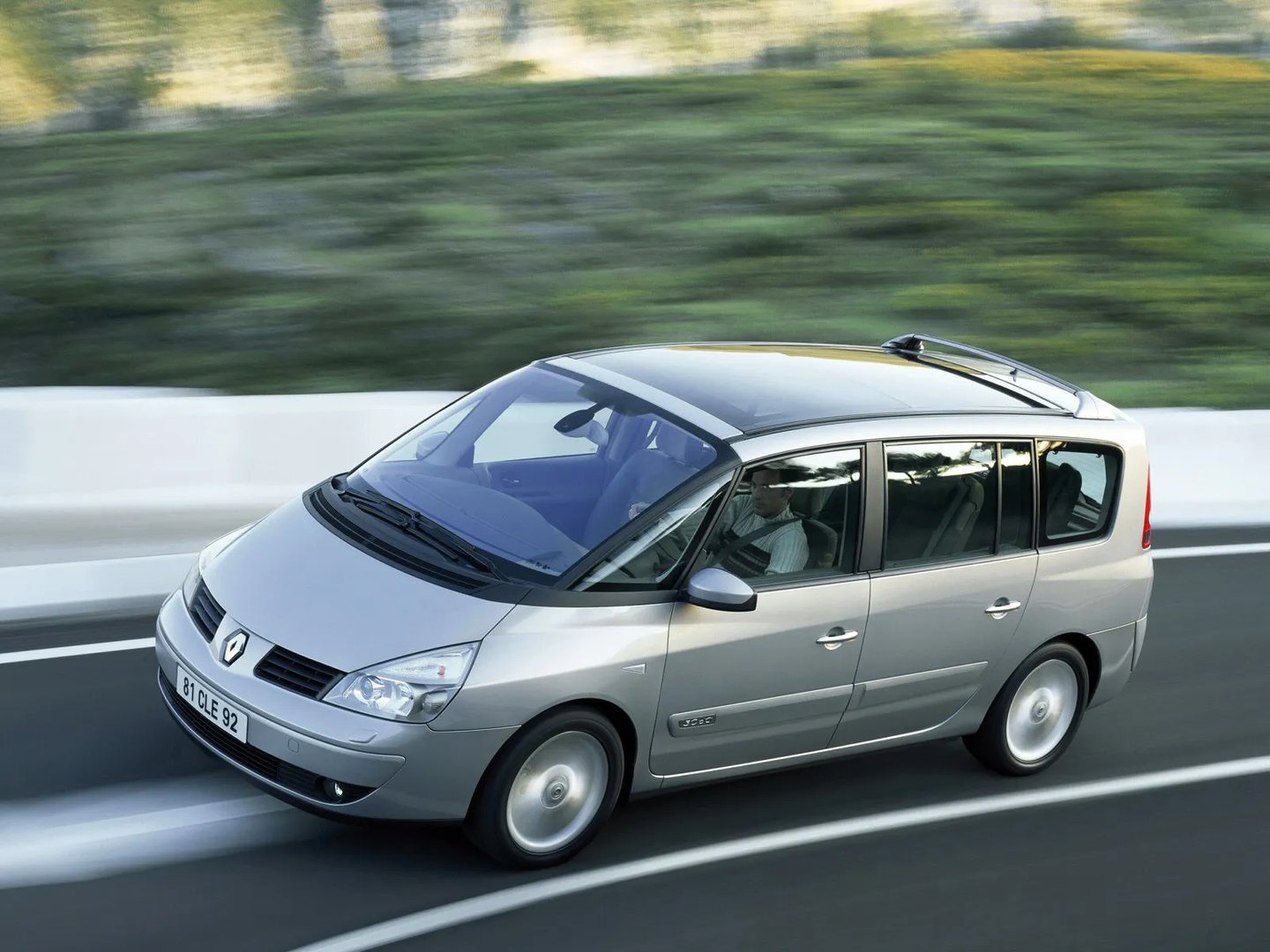 Renault_Espace_4_generation__Minivan__2.jpg