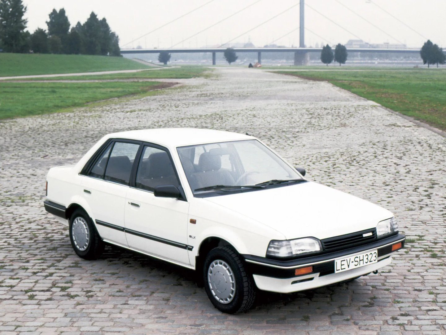 Mazda 323 Lantis 3 generation  Sedan