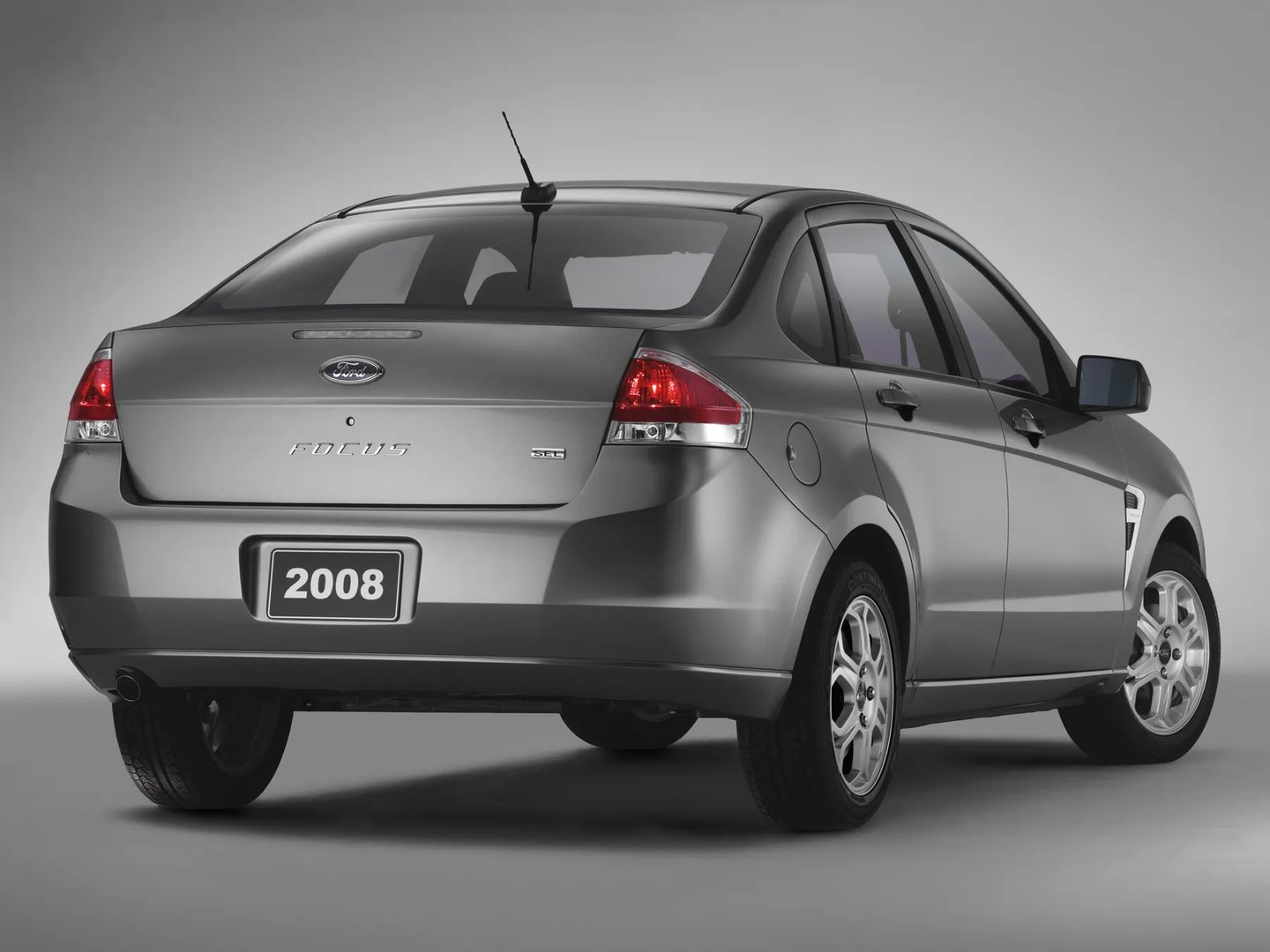 Ford_Focus_(North_America)_2_generation__Sedan__1.jpg