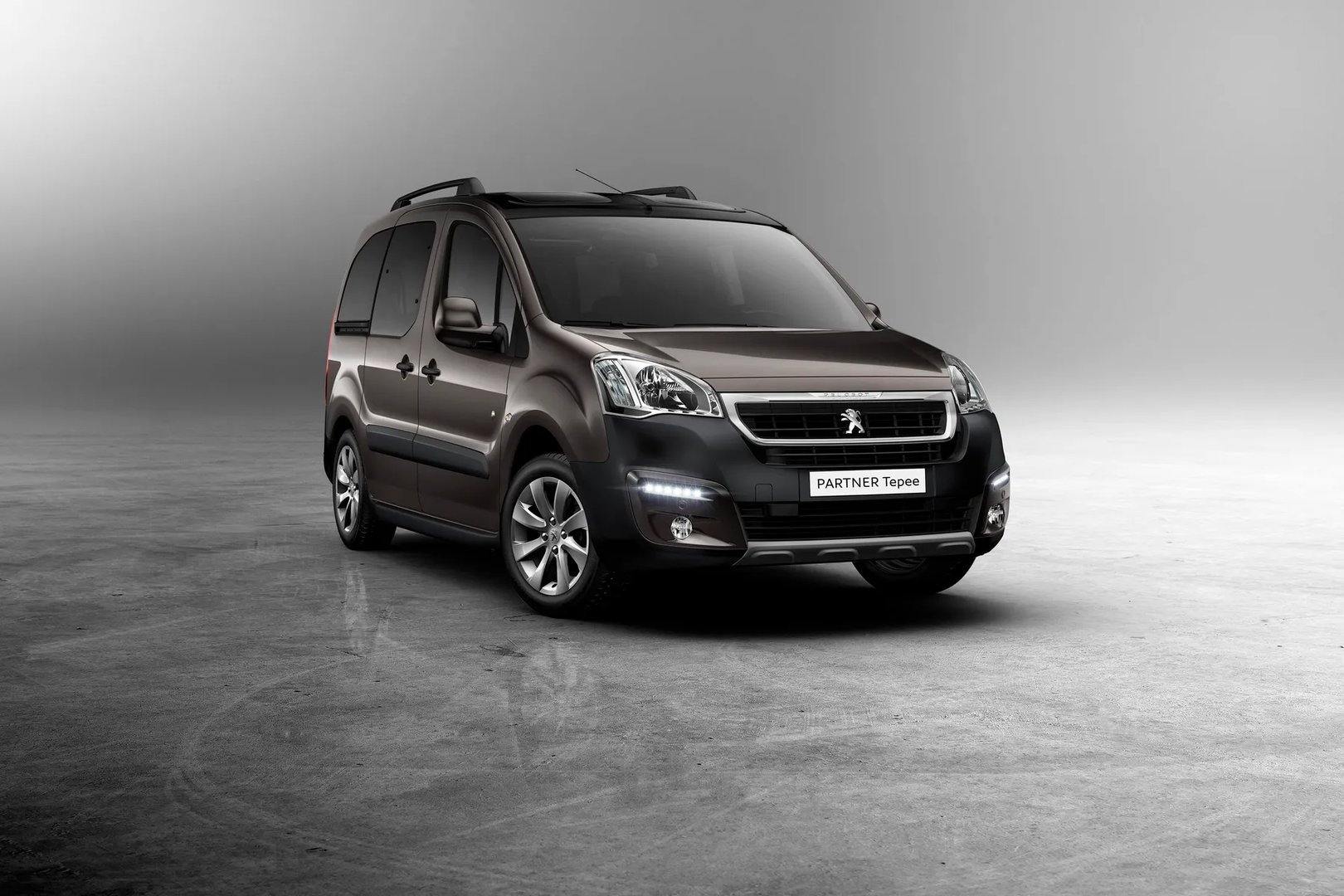Peugeot_Partner_2_generation_restyling_2__Compact_Van__1.jpg