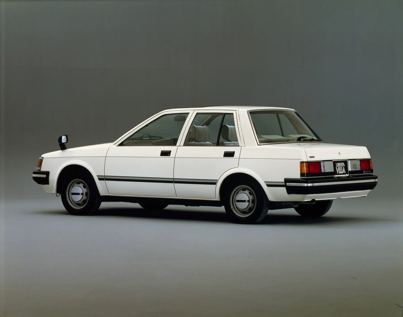 Nissan_Liberta_Villa_1_generation__Sedan__3.jpg