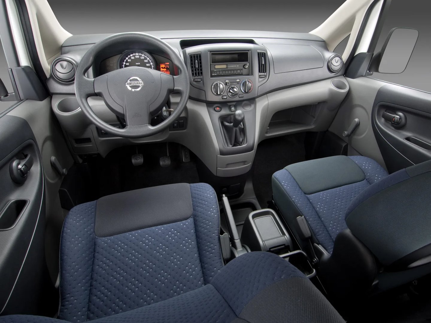 Nissan_NV200_1_generation__Minivan__12.jpg