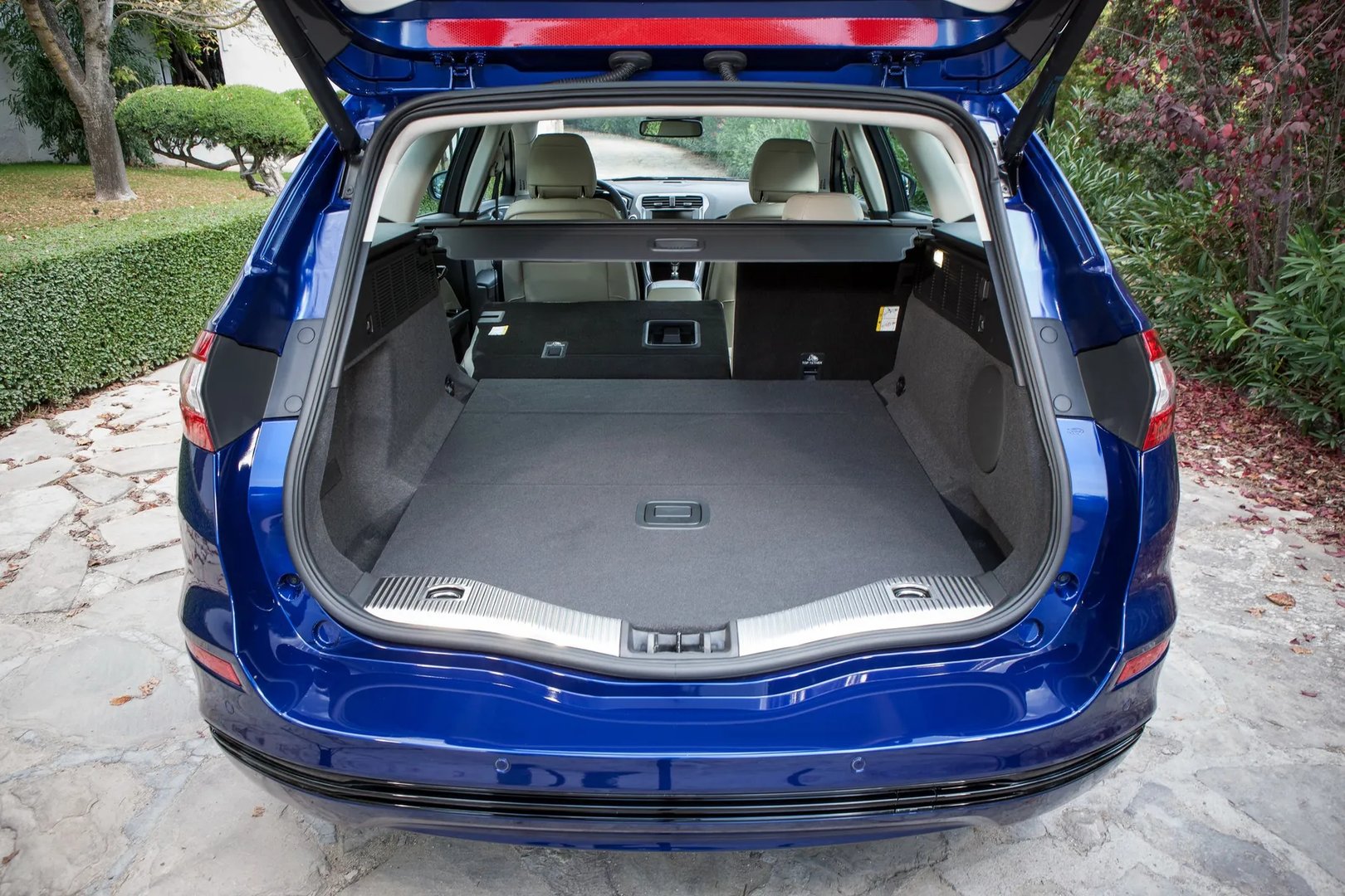 Ford_Mondeo_5_generation__Estate_5-door__13.jpg
