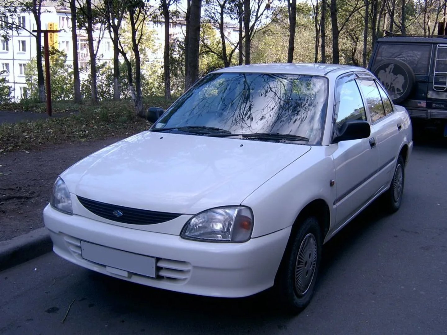 Daihatsu_Charade_4_generation_restyling__Sedan__main.jpg