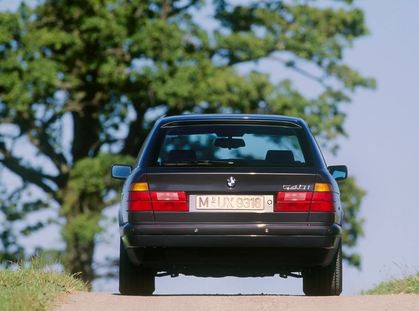 BMW_5_series_3_generation__Estate_5-door__4.jpg