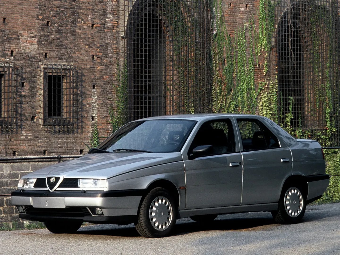 Alfa Romeo_155_1_generation__Sedan__7.jpg