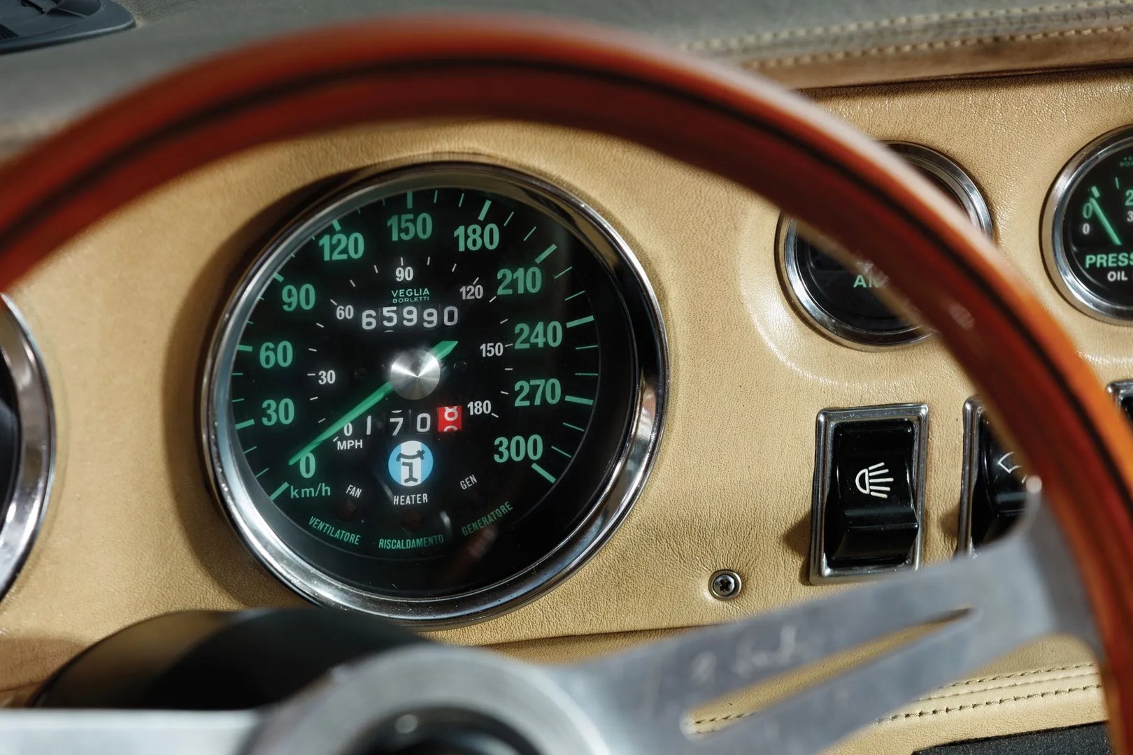 De Tomaso_Longchamp_1_generation__Coupe__9.jpg