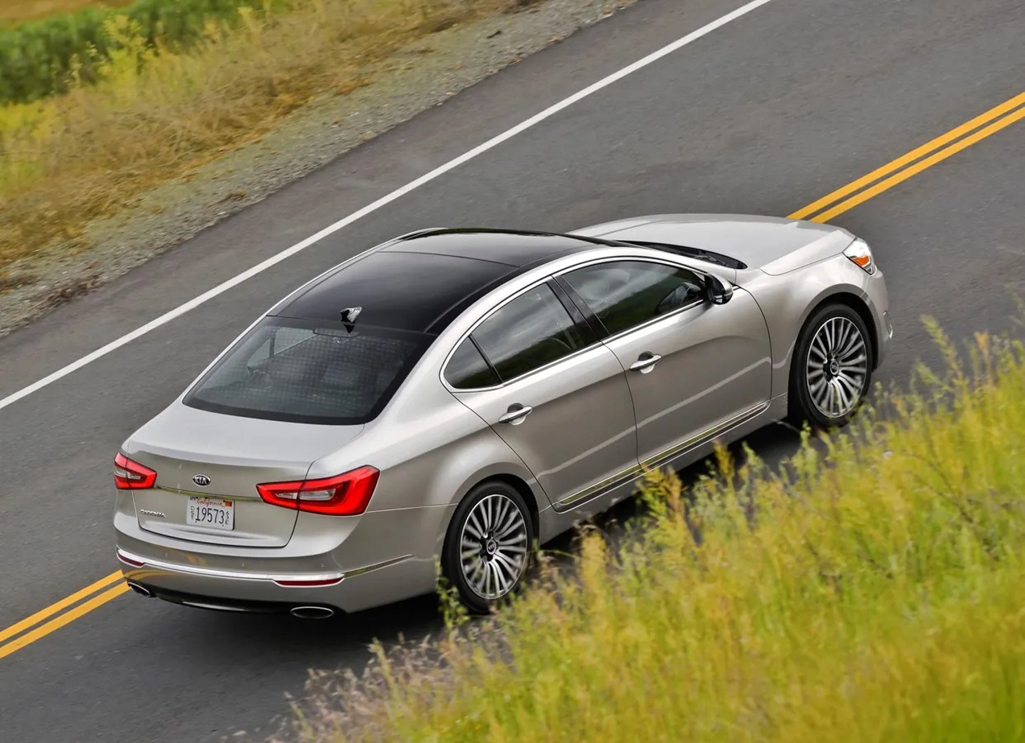 Kia_Cadenza_1_generation_restyling__Sedan__6.jpg