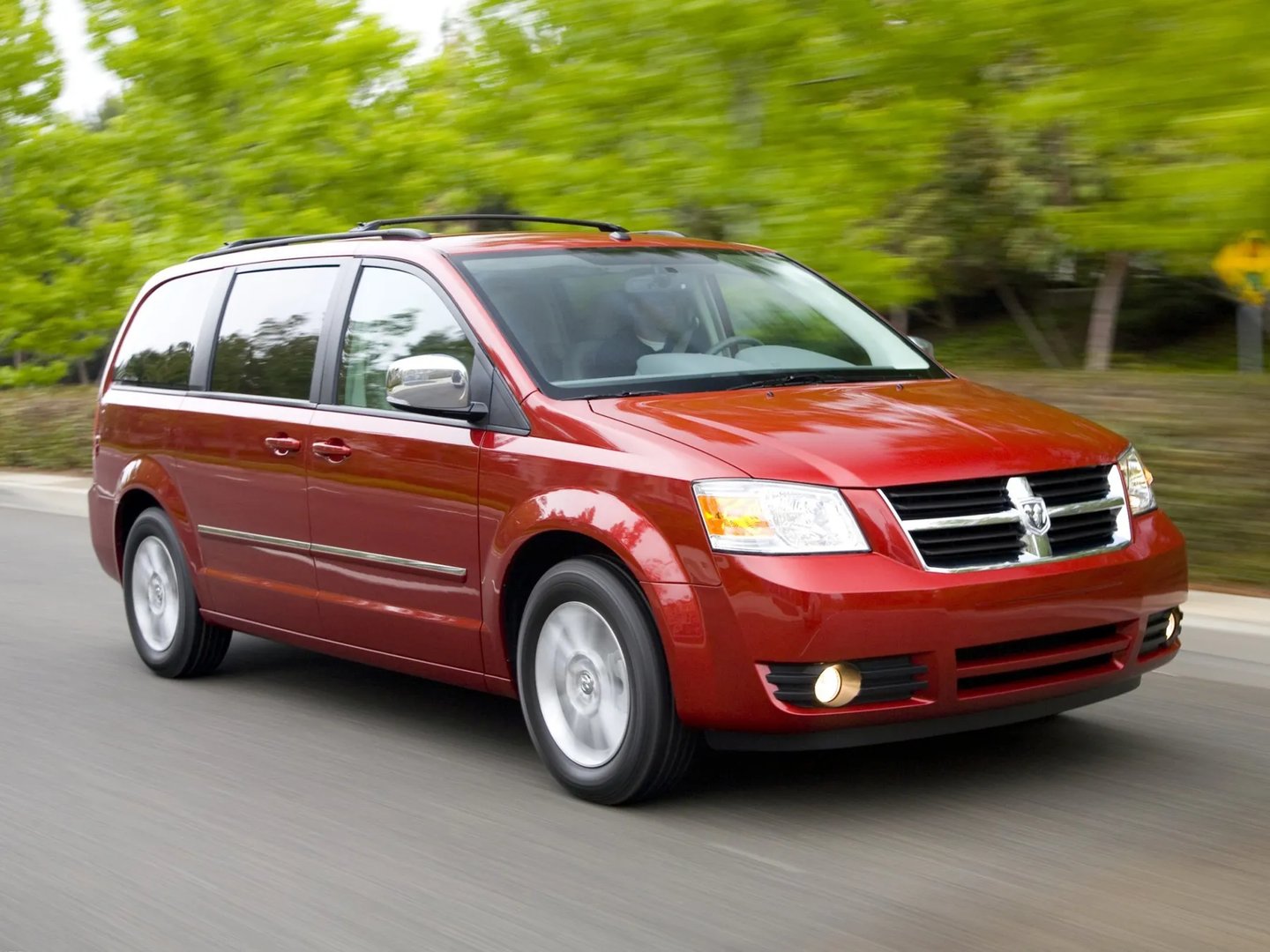 Dodge_Caravan_5_generation__Minivan__6.jpg