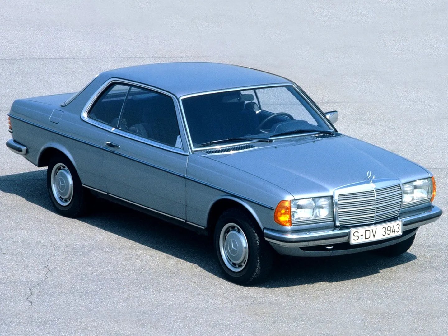 Mercedes_W123_1_generation__Coupe__3.jpg