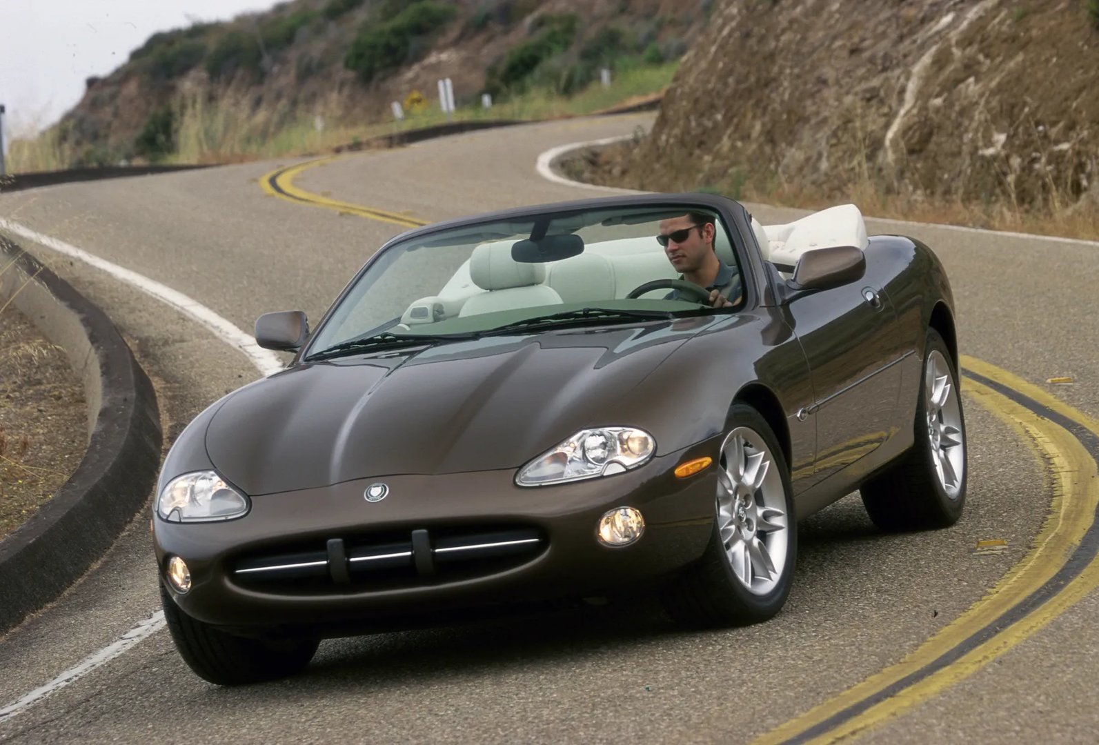 Jaguar_XK_1_generation__Cabrio__1.jpg