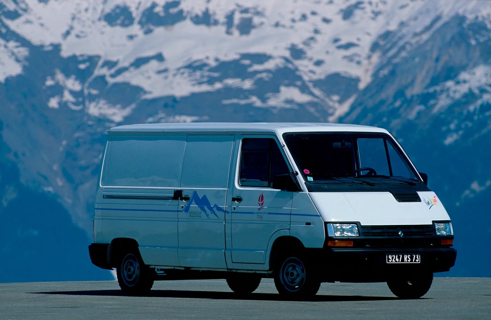 Renault_Trafic_1_generation_restyling__Van__2.jpg