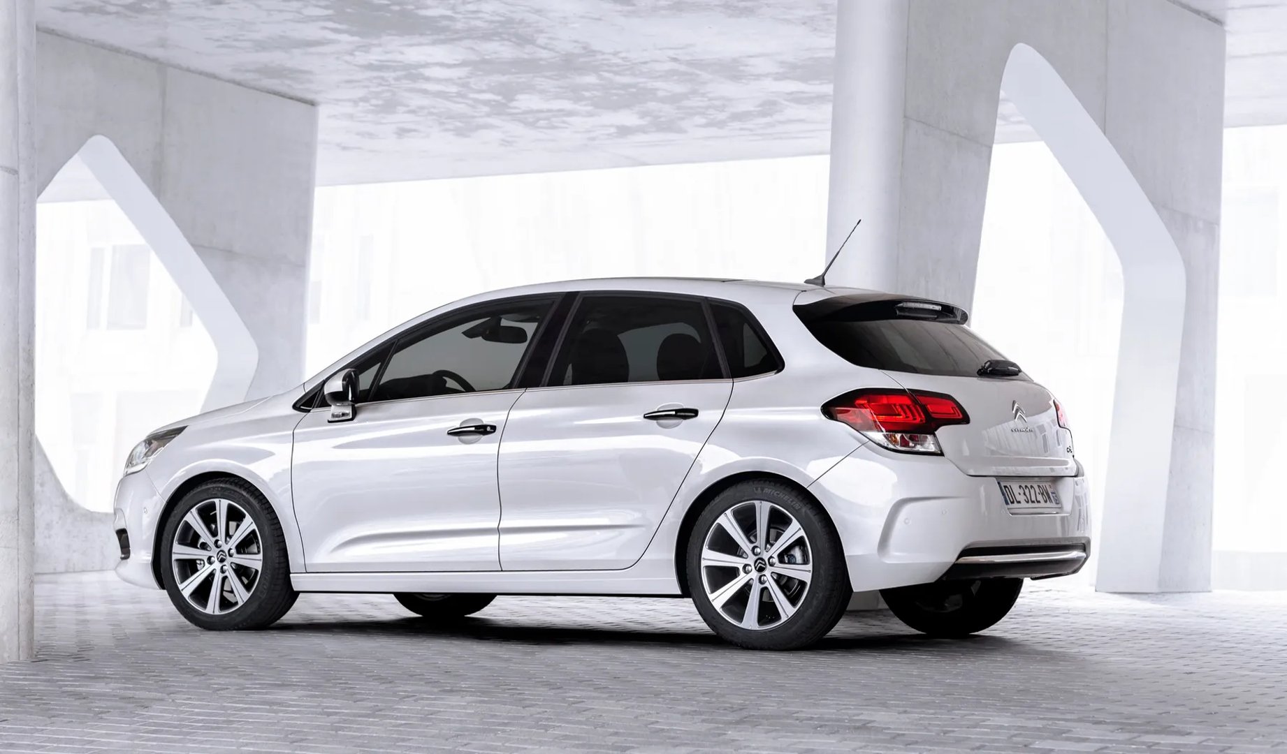 Citroen_C4_2_generation_restyling__Hatchback_5-door__12.jpg