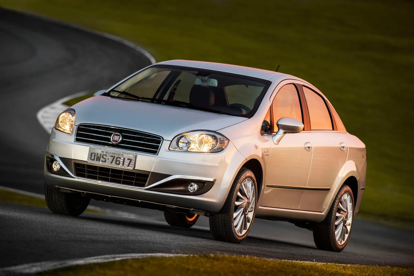 Fiat_Linea_1_generation_restyling_1__Sedan__1.jpg