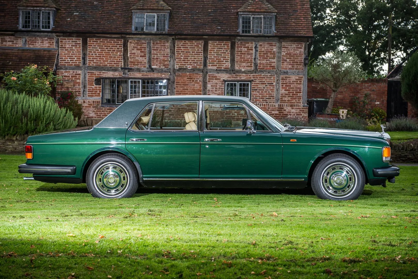 Rolls-Royce_Silver_Spirit_1_generation__Sedan__2.jpg