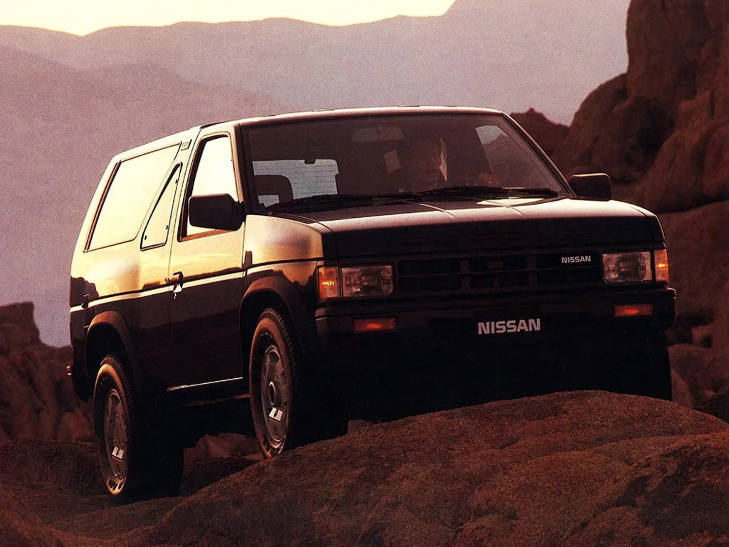 Nissan_Pathfinder_1_generation__SUV_3-doors__2.jpg