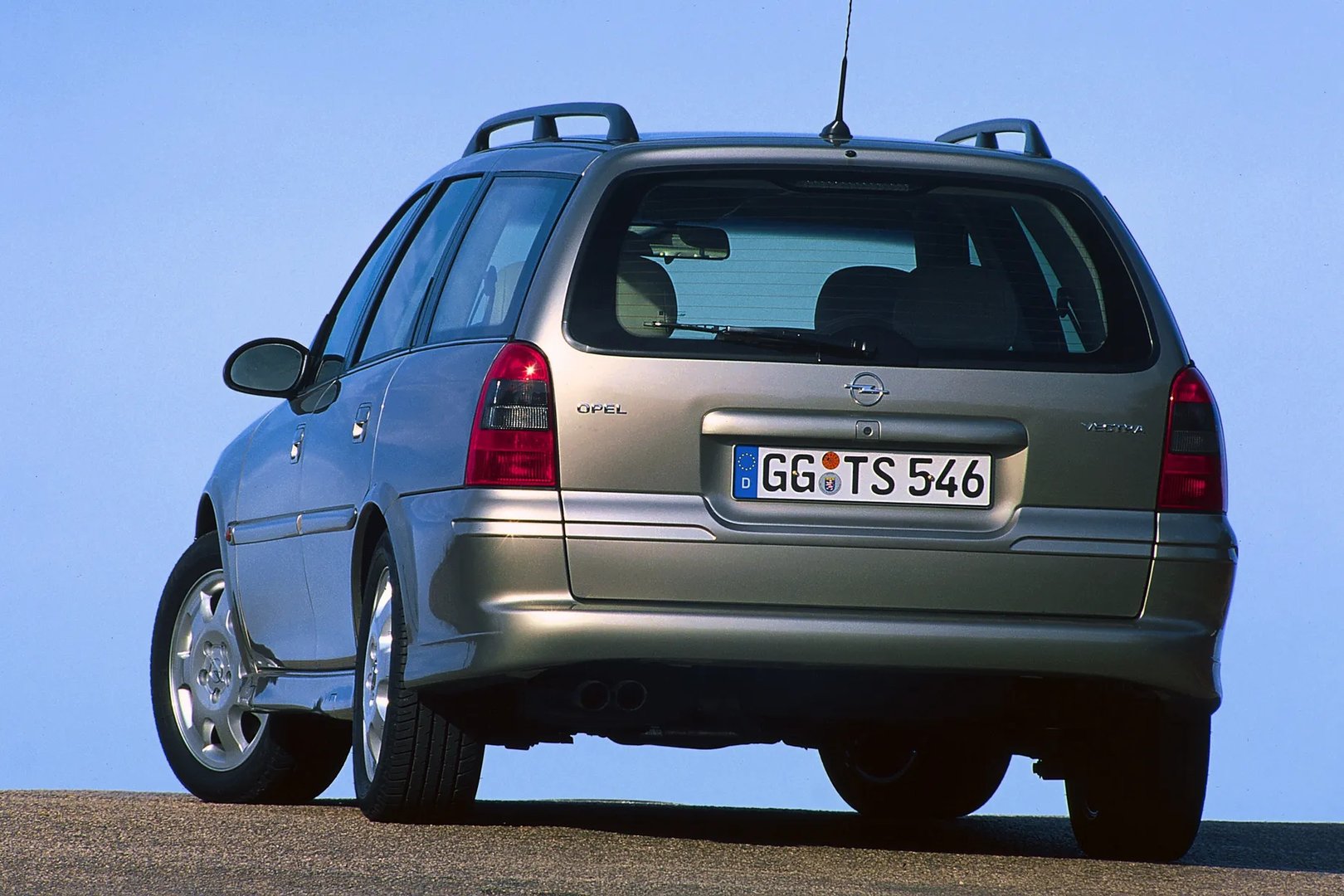 Opel_Vectra_2_generation_restyling__Estate_5-door__5.jpg