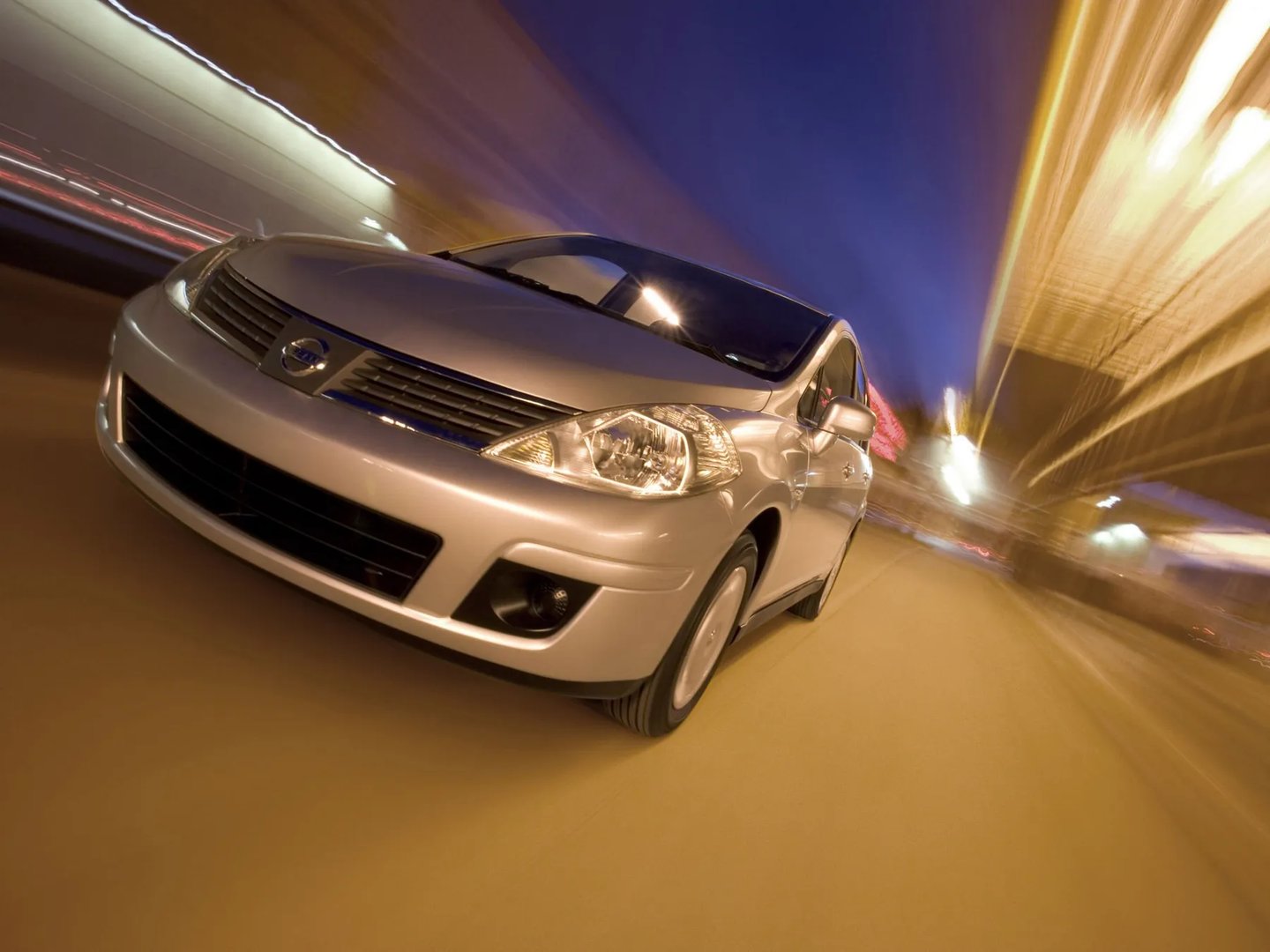 Nissan_Versa_1_generation__Sedan__8.jpg