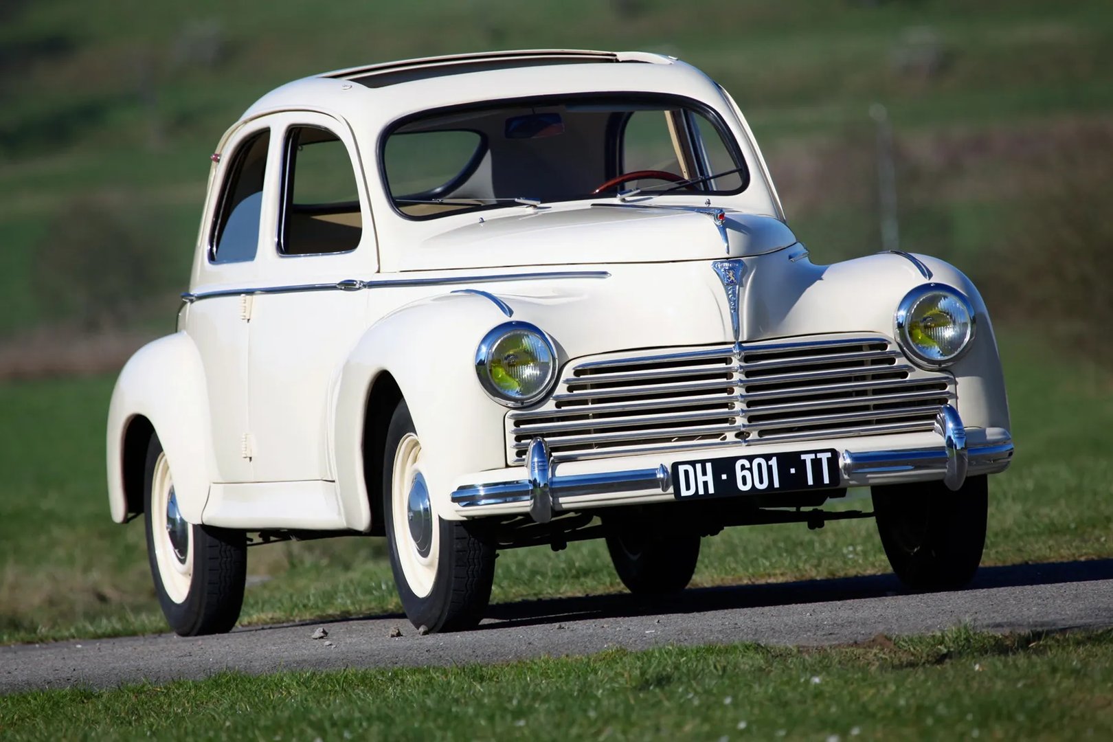 Peugeot_203_1_generation__Sedan__6.jpg