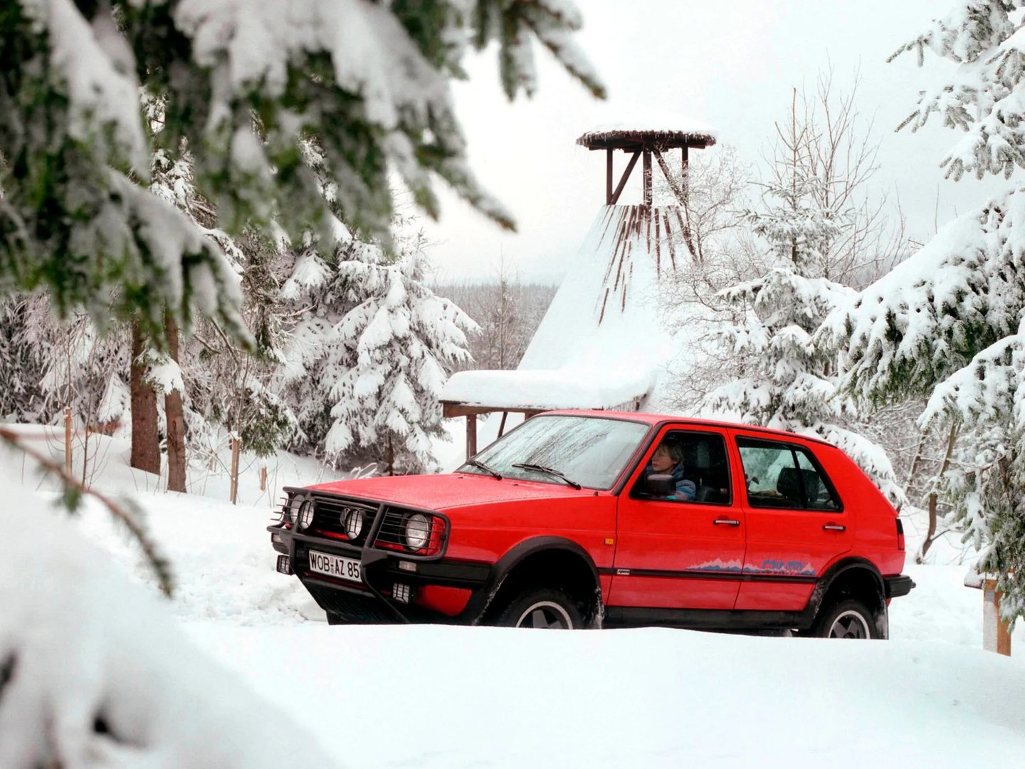 Volkswagen_Golf_Country_1_generation__SUV_5-doors__4.jpg